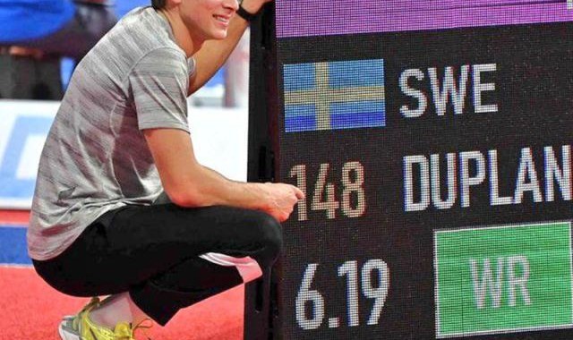 开云娱乐-为何22岁的小杜能统治男子撑竿跳？他还有更大雄心