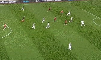 官方网站-【欧联】C罗8射+中柱+助攻 两替补3射1传 曼联3比2