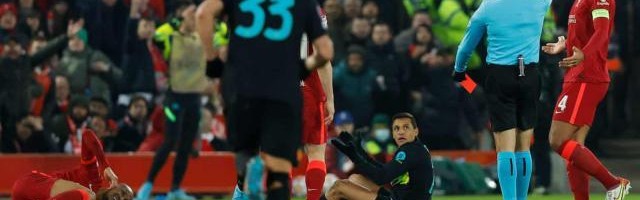 Kaiyun sports-名宿：裁判无视物理定律 罚下桑切斯毁了比赛