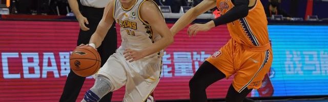 官方网站-上海变阵依旧难求一胜 广厦距离总决赛仅一步之遥