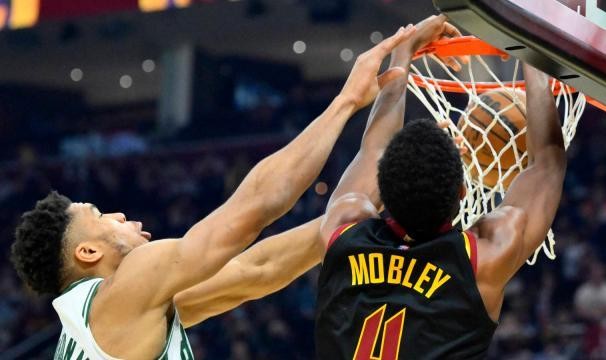 莫布利向字母哥看齐！骑士栽培探花复制雄鹿之道？